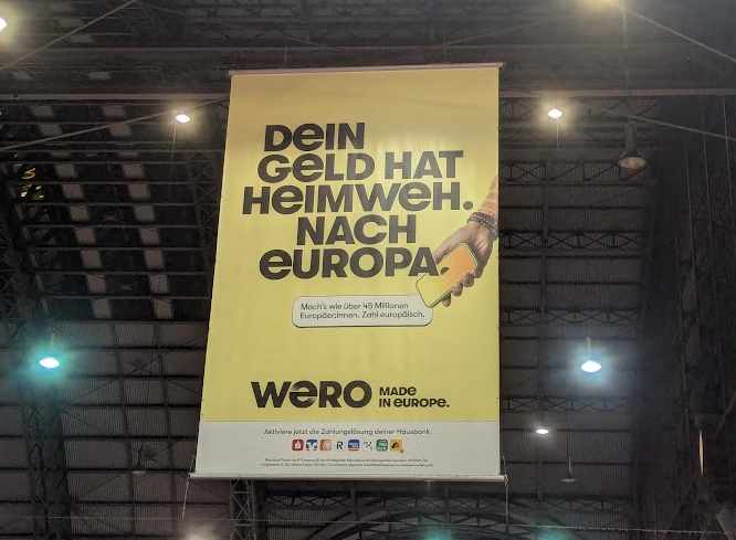 Wero-Werbung im Frankfurter Hauptbahnhof